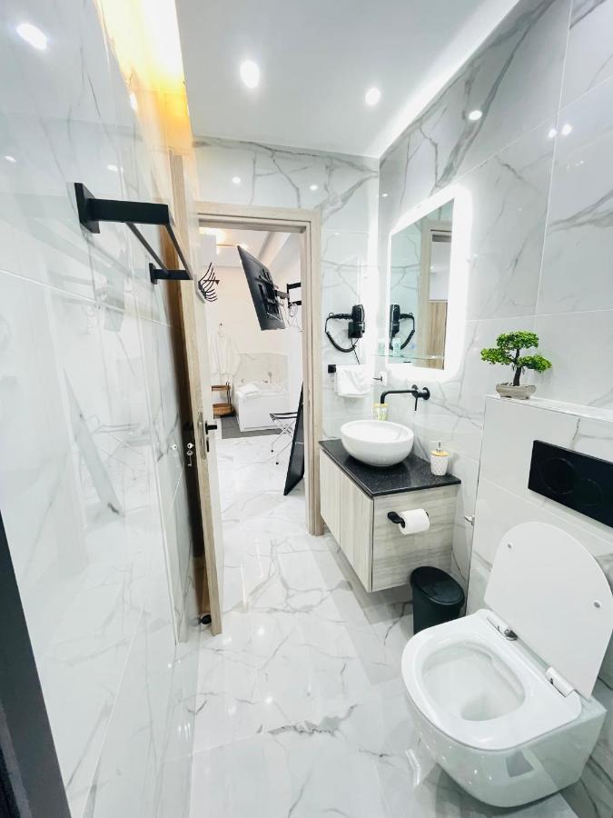 Apollo 2 Bd Jacuzzi Suite Athens Exterior photo