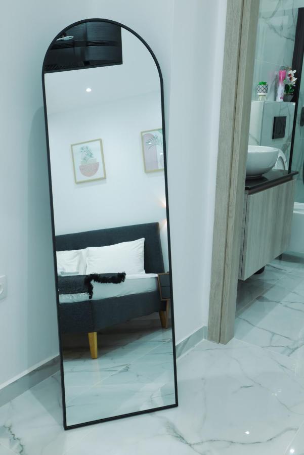 Apollo 2 Bd Jacuzzi Suite Athens Exterior photo