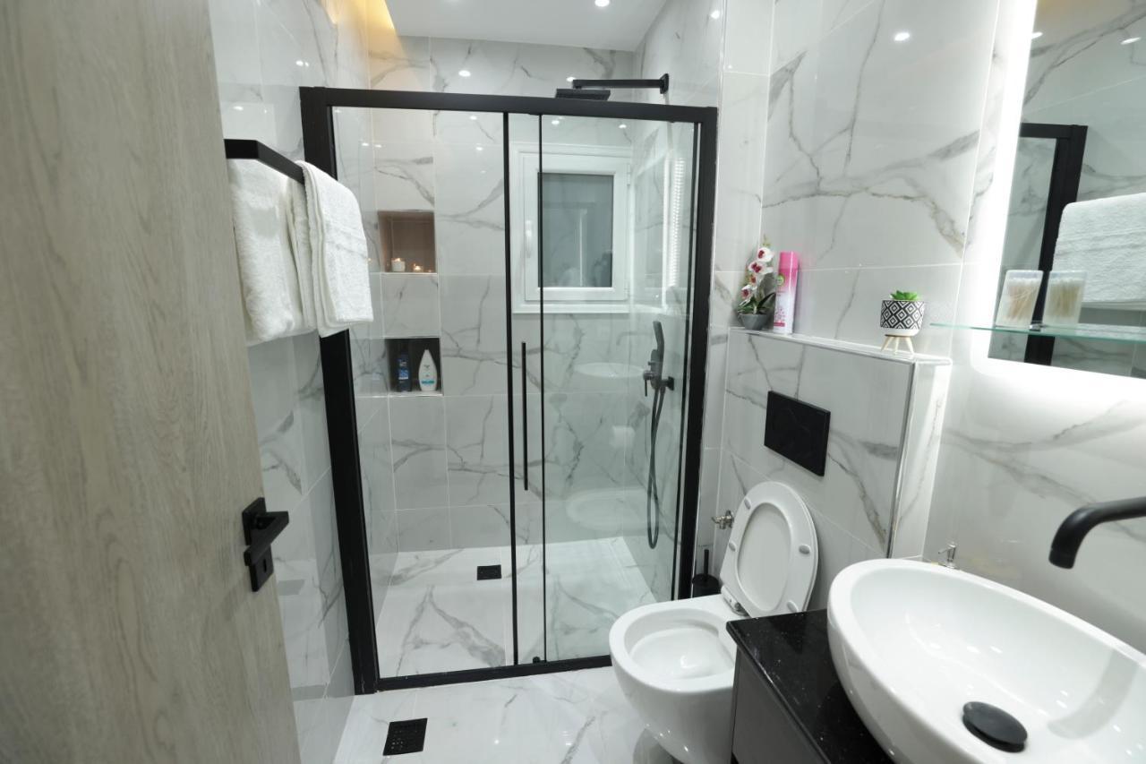 Apollo 2 Bd Jacuzzi Suite Athens Exterior photo
